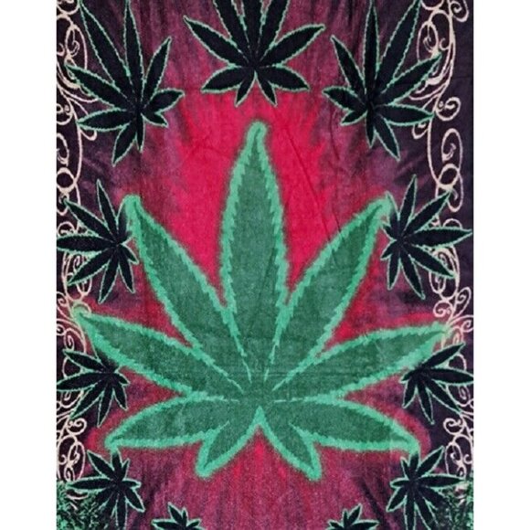 New Green Red Leaf Beach Bath Pool Gift Towel Pot Weed Leaves Marijuana Canabis - Picture 2 of 3